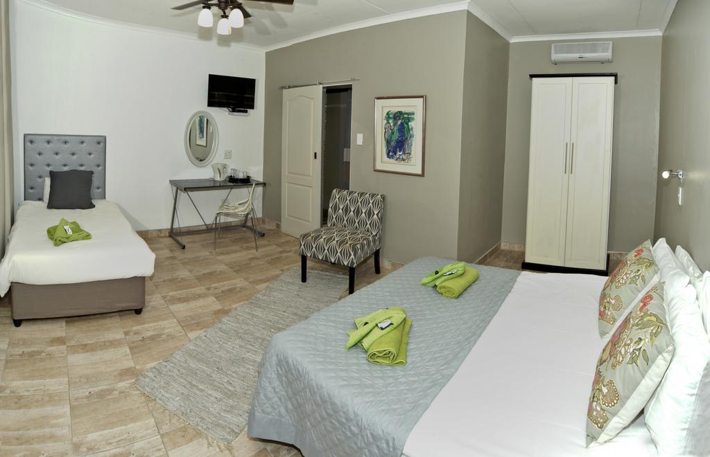 Out Of Africa Guesthouse Otjiwarongo Zewnętrze zdjęcie