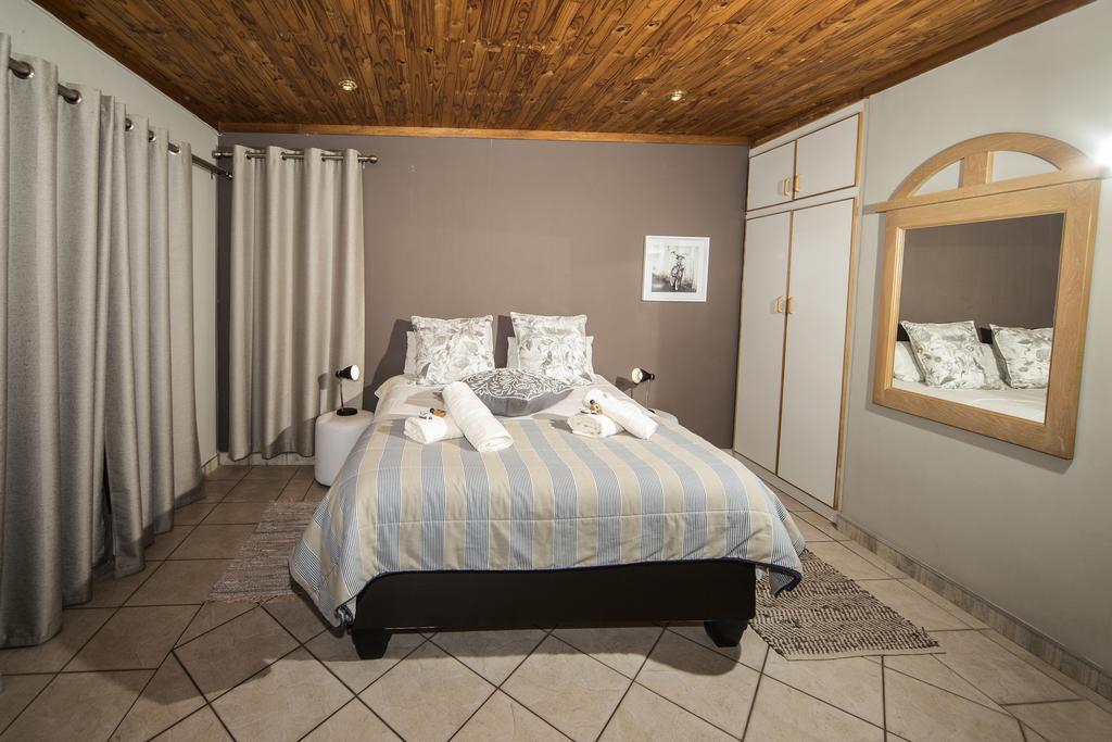 Out Of Africa Guesthouse Otjiwarongo Zewnętrze zdjęcie