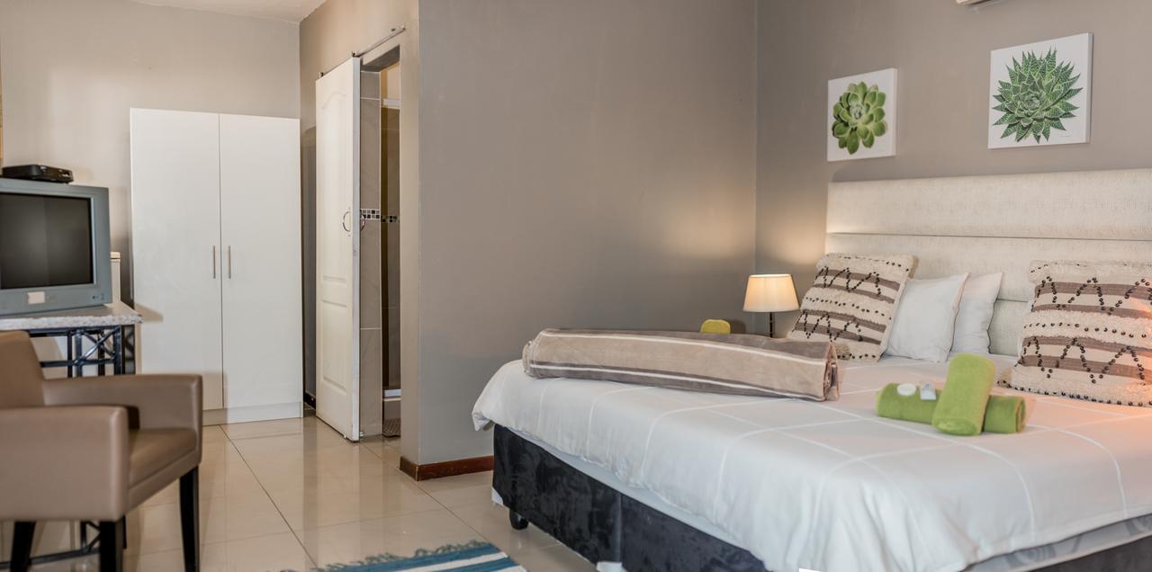 Out Of Africa Guesthouse Otjiwarongo Zewnętrze zdjęcie